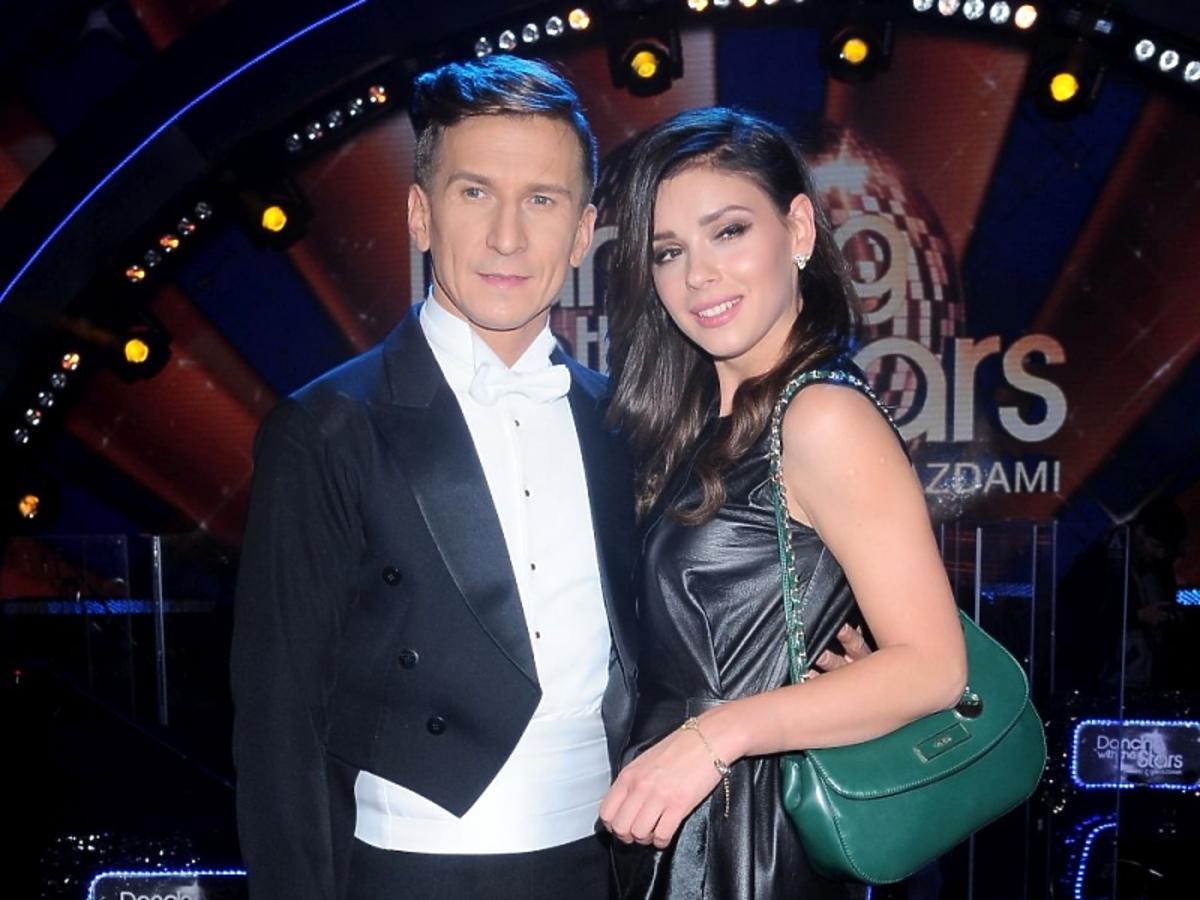 Klaudia Halejcio, Tomasz Barański pozują do zdjęć