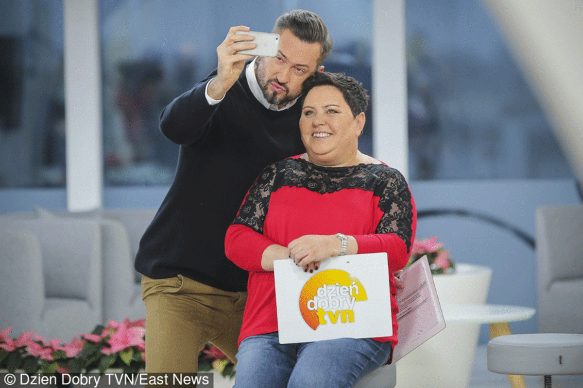 Marcin Prokop i Dorota Wellman w studiu DDTVN robią selfie