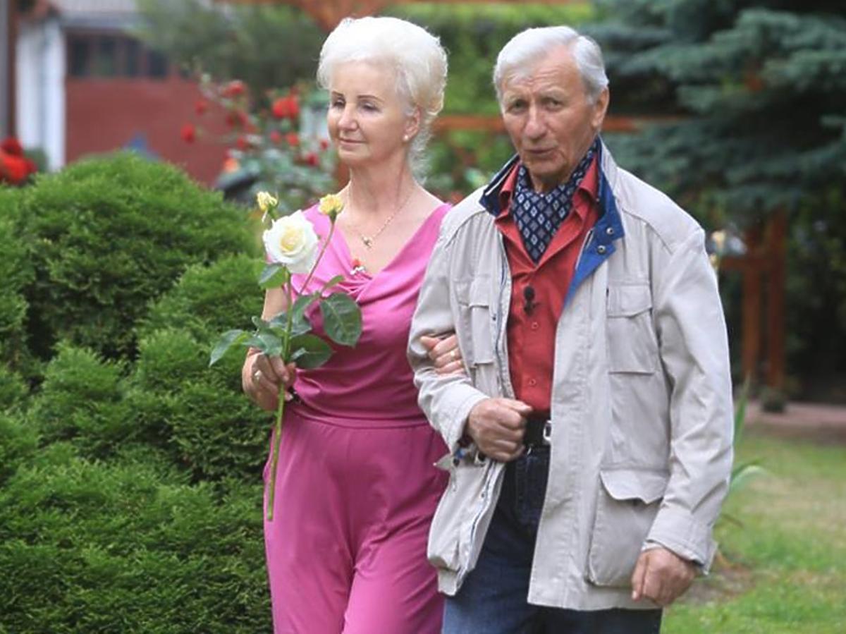 Rolnik szuka żony - Eugeniusz i Liliana na spacerze